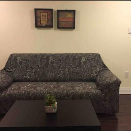 Cozy & Spacious Suite With Private Bathroom Near Toronto Airport ! Mississauga Extérieur photo