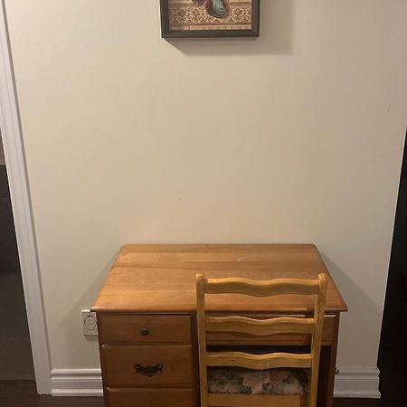 Cozy & Spacious Suite With Private Bathroom Near Toronto Airport ! Mississauga Extérieur photo