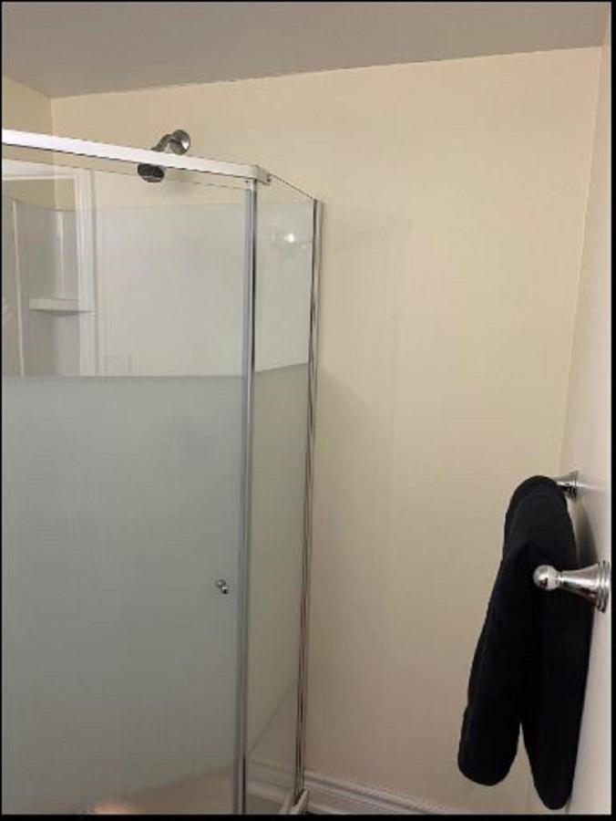 Cozy & Spacious Suite With Private Bathroom Near Toronto Airport ! Mississauga Extérieur photo