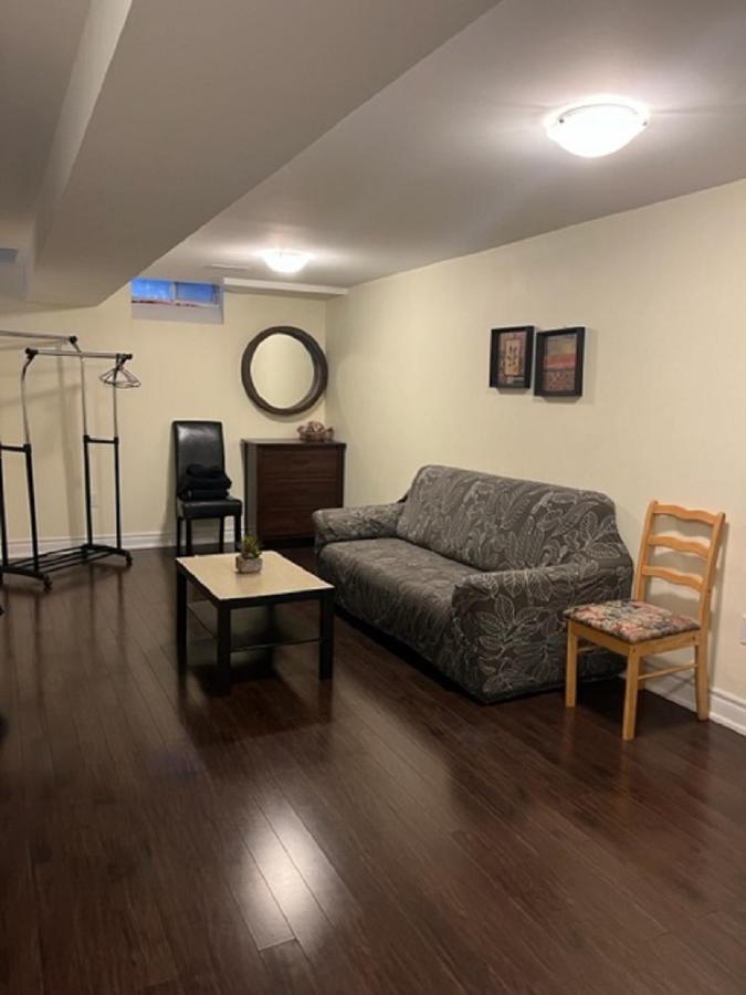 Cozy & Spacious Suite With Private Bathroom Near Toronto Airport ! Mississauga Extérieur photo