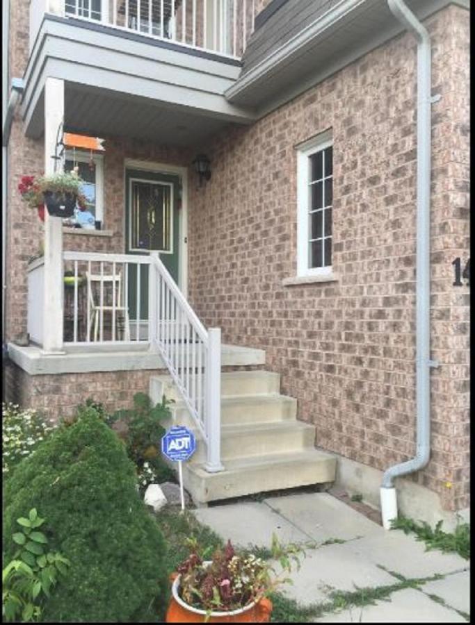 Cozy & Spacious Suite With Private Bathroom Near Toronto Airport ! Mississauga Extérieur photo