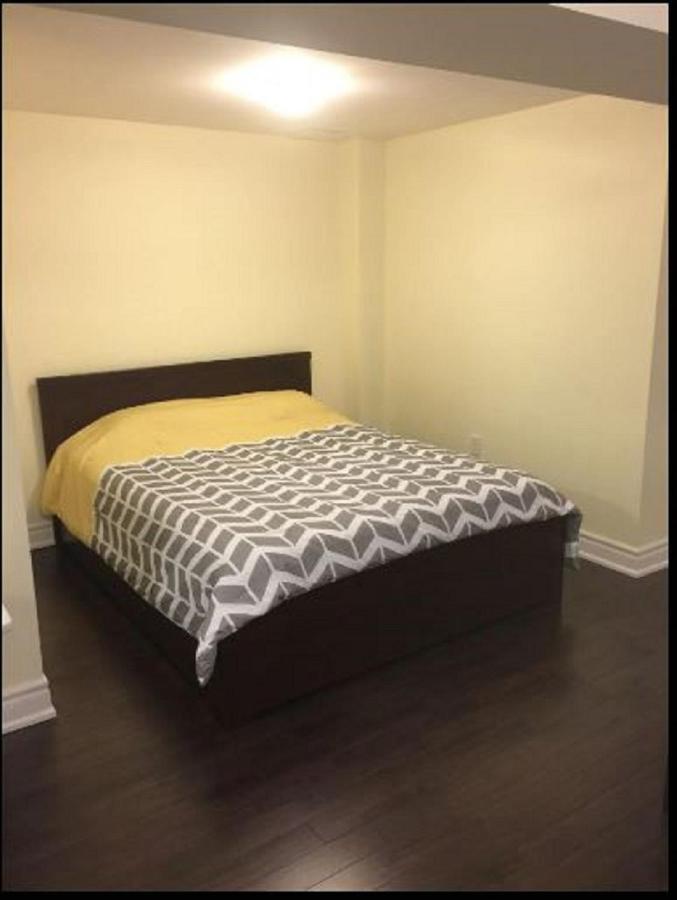 Cozy & Spacious Suite With Private Bathroom Near Toronto Airport ! Mississauga Extérieur photo